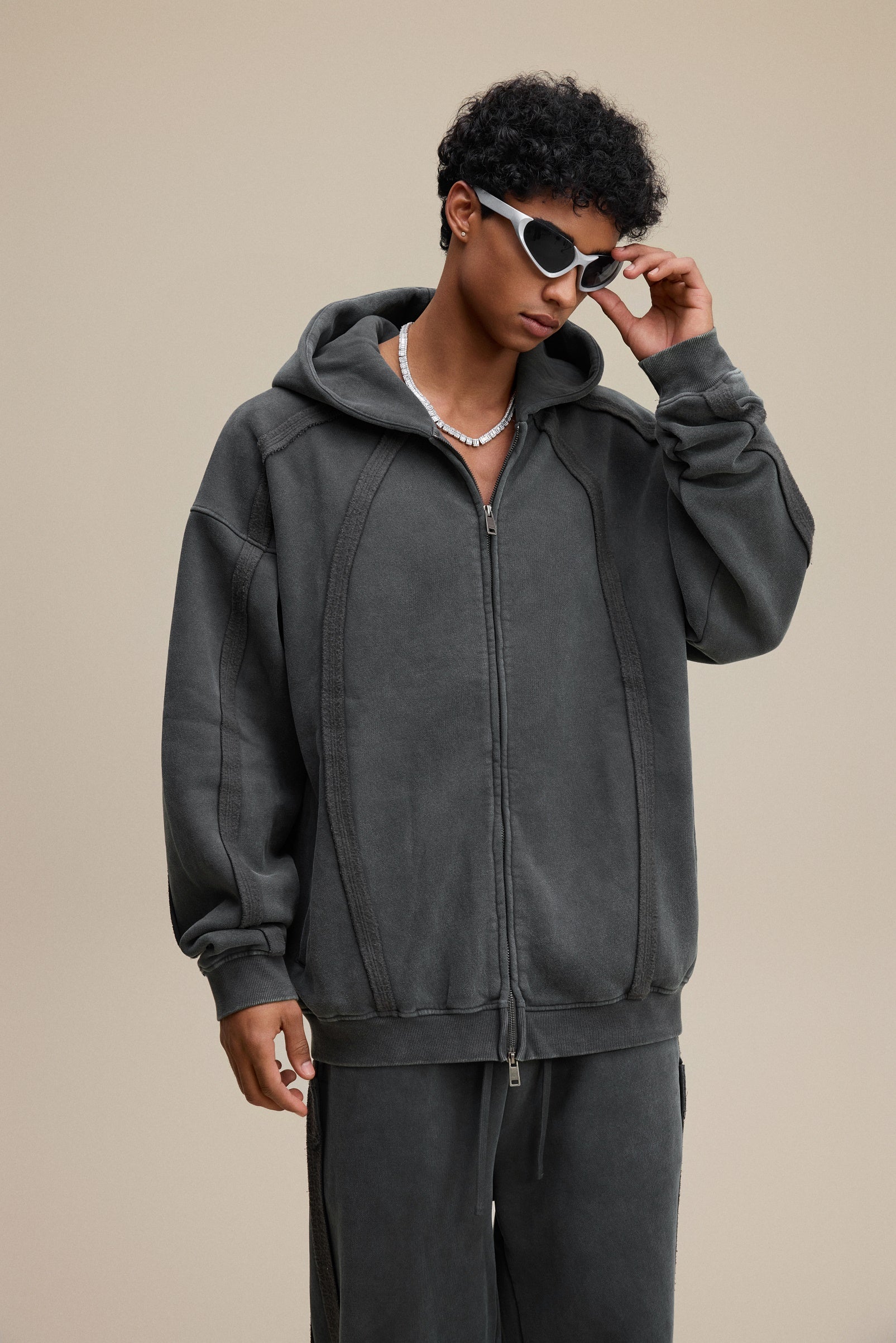 360GSM Men’s Structured Panel Raw-Edge Fleece-Lined Distressed Snow-Wash Zip-Up Hoodie Dark Grey
